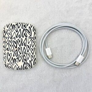 Casely Power Pod Model E33A MagSafe + USB C Battery Bank Black & White Hearts